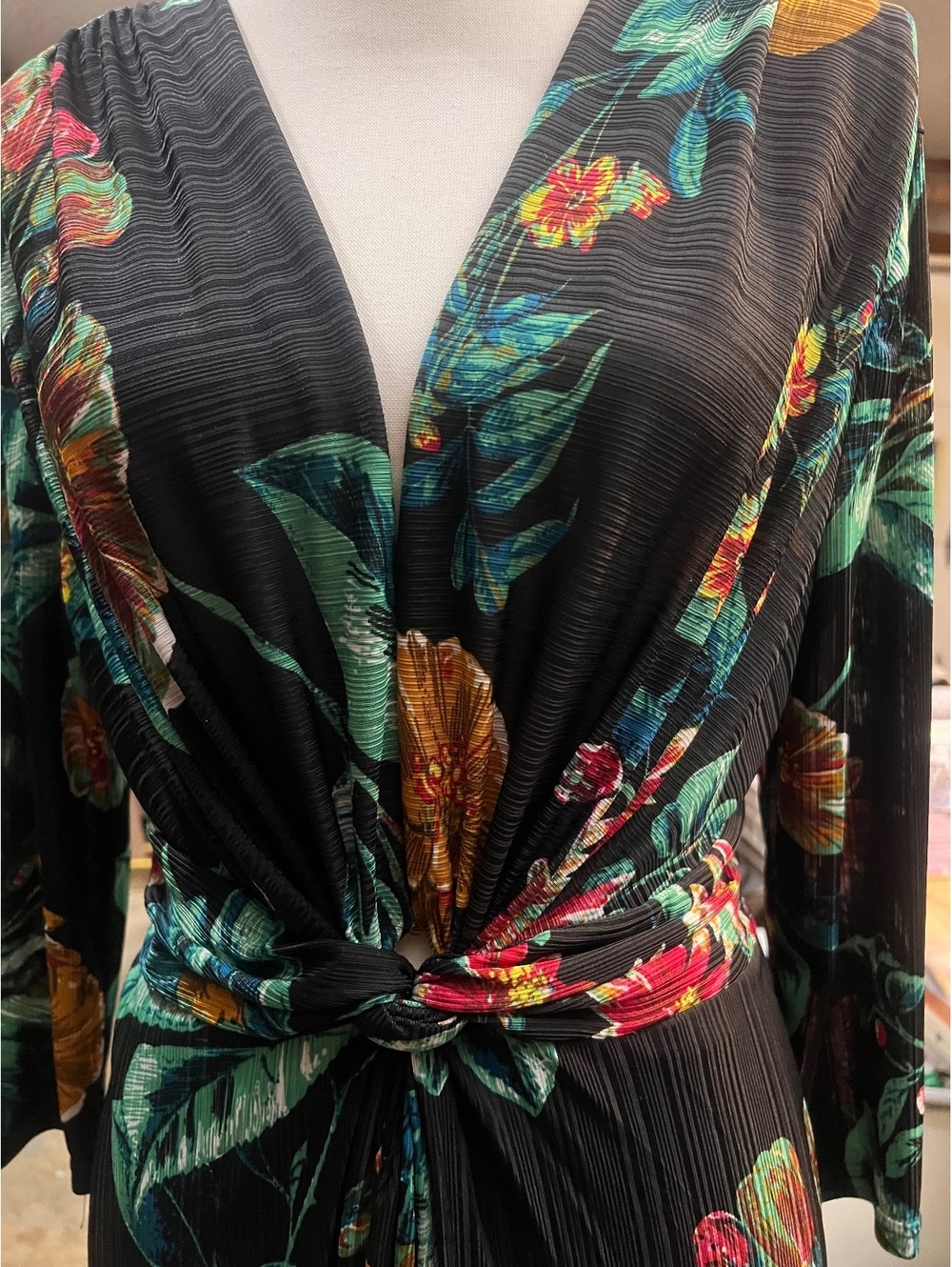 Elegant Black Floral Long Sleeve Maxi Dress Knotted Waist and Back Tie-Size 10 - Picture 3 of 7
